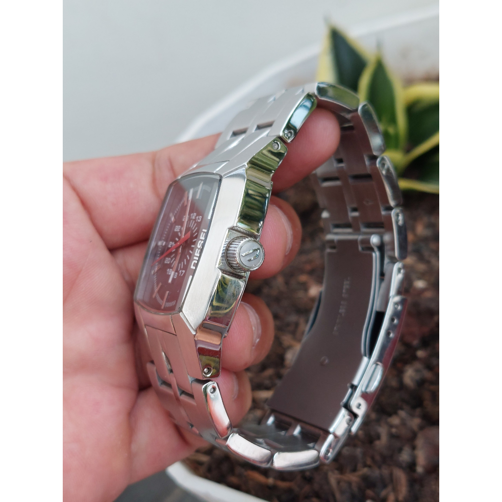 Đồng hồ nam Diesel mặt tank hàng Thụy Sĩ chạy pin