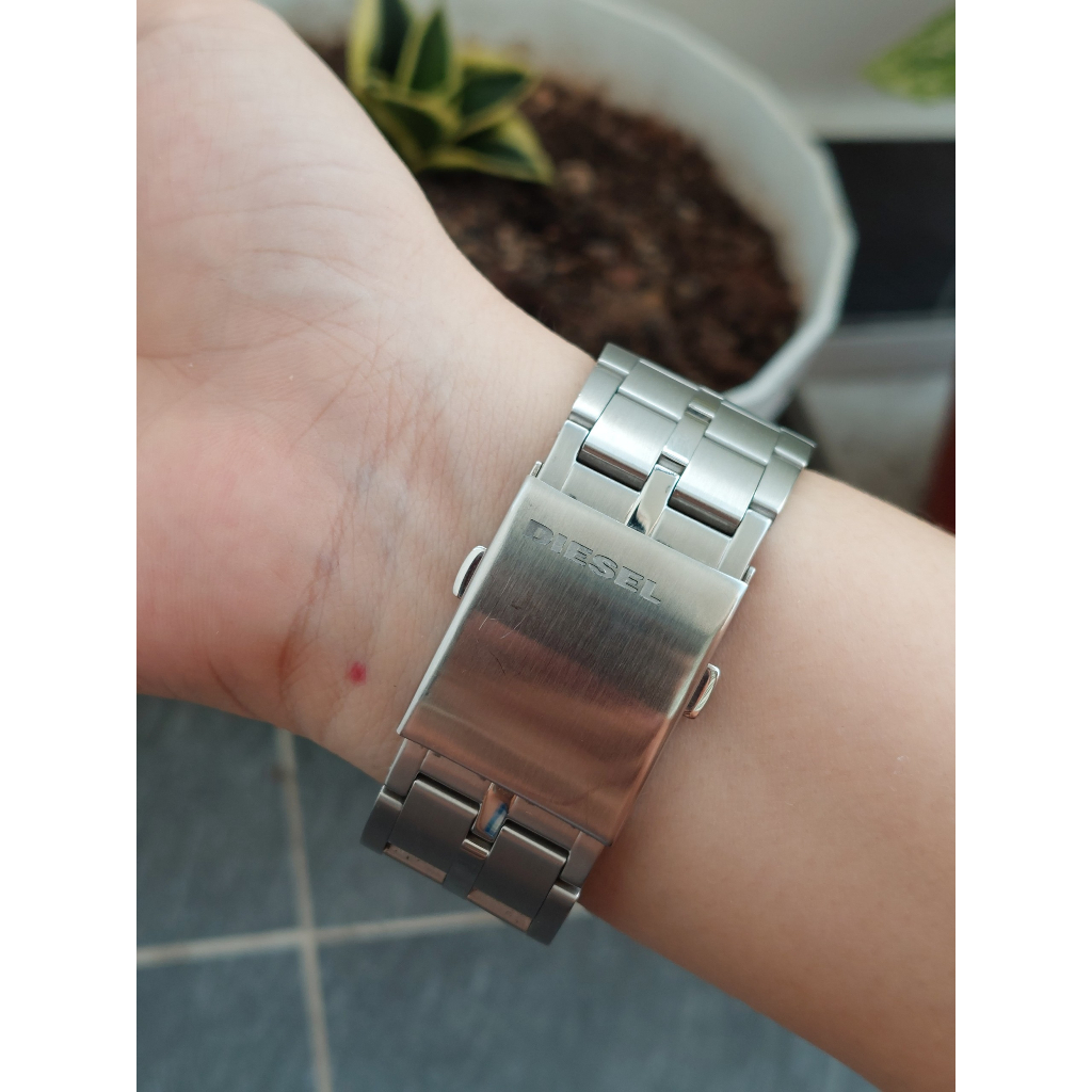 Đồng hồ nam Diesel mặt tank hàng Thụy Sĩ chạy pin