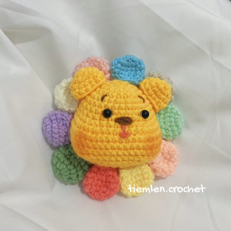 Móc khoá len gấu pooh đầu hoa handmade bằng len