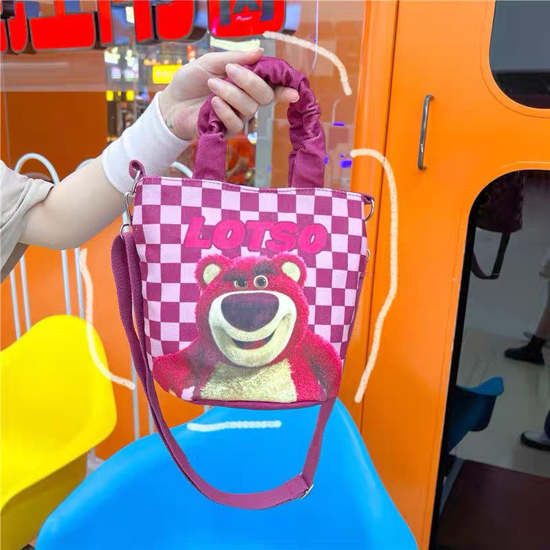 Túi đeo chéo canvas họa tiết gấu dâu tây phù hợp đi làm, đi chơi Mẫu mã mới lạ _ Ting Ting