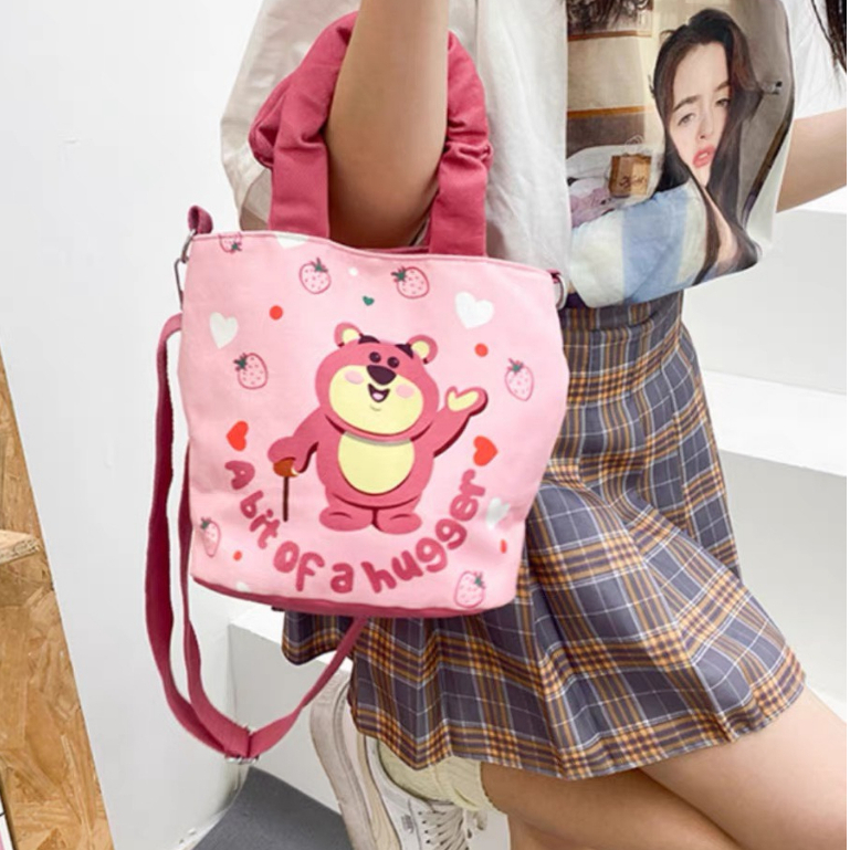 Túi đeo chéo canvas họa tiết gấu dâu tây phù hợp đi làm, đi chơi Mẫu mã mới lạ _ Ting Ting