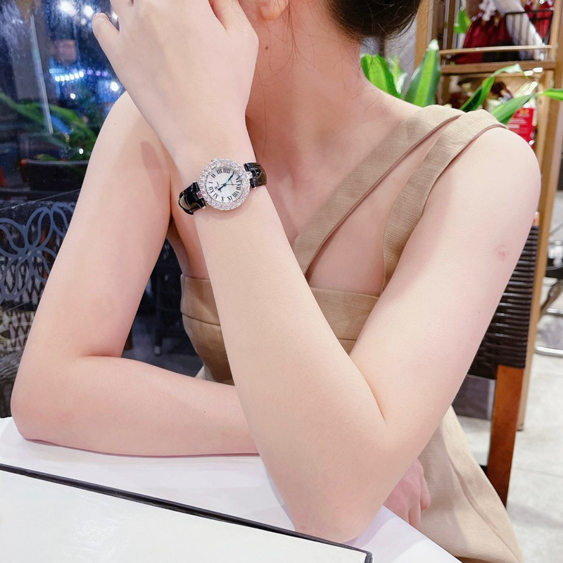 Đồng hồ nữ Royal Crown 6305 mặt tròn đính đá dây da chính hãng