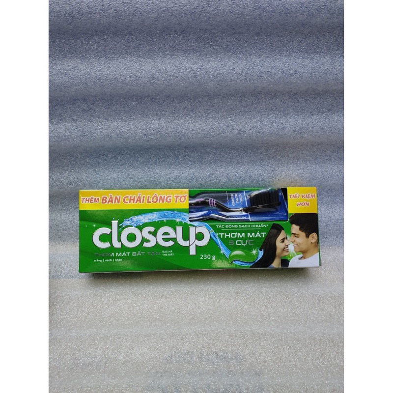 Tặng bàn chải đánh răng) 1 cây kem đánh răng Closeup 230g bạc hà / lộc đề