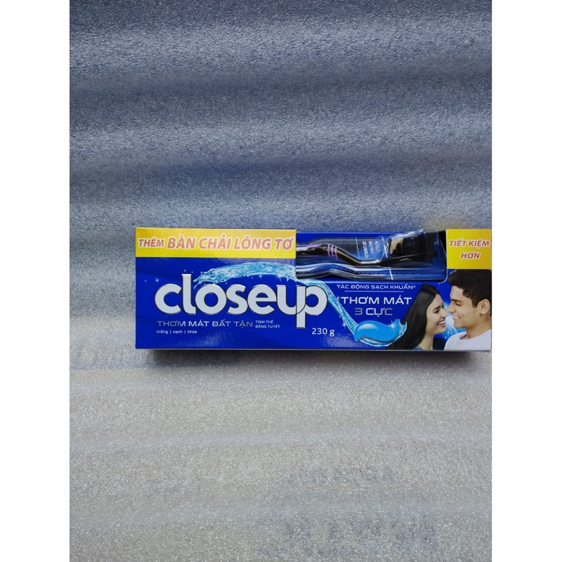 Tặng bàn chải đánh răng) 1 cây kem đánh răng Closeup 230g bạc hà / lộc đề
