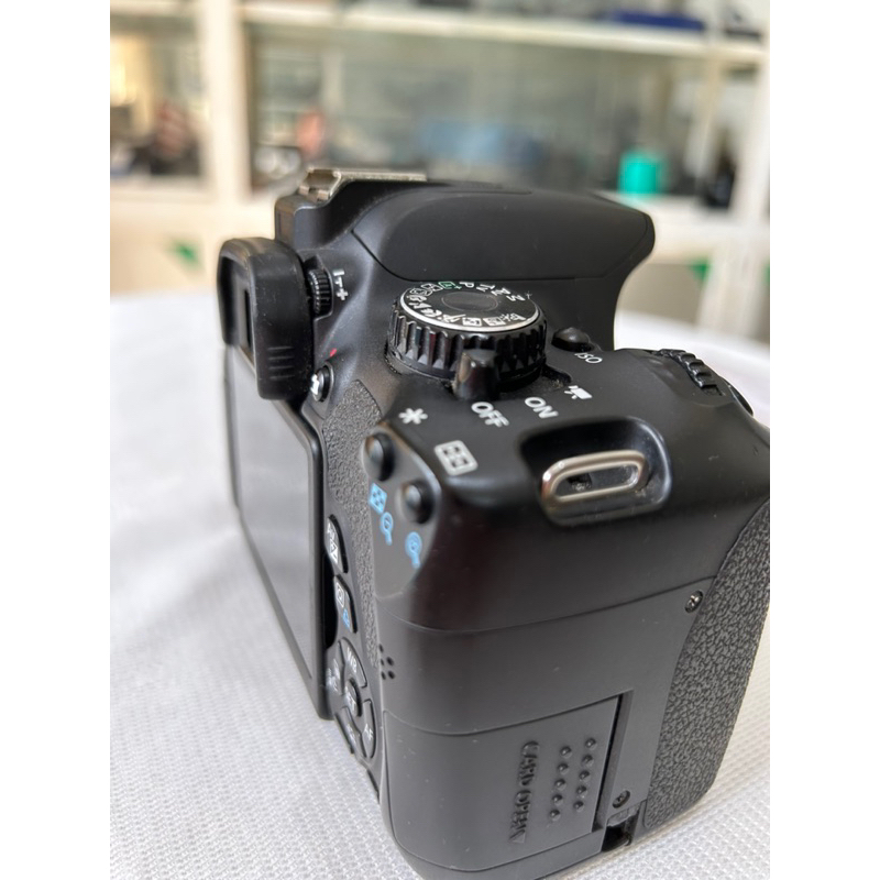 Máy ảnh Canon 650D + Ống kính 18-55mm F/3.5-5.6