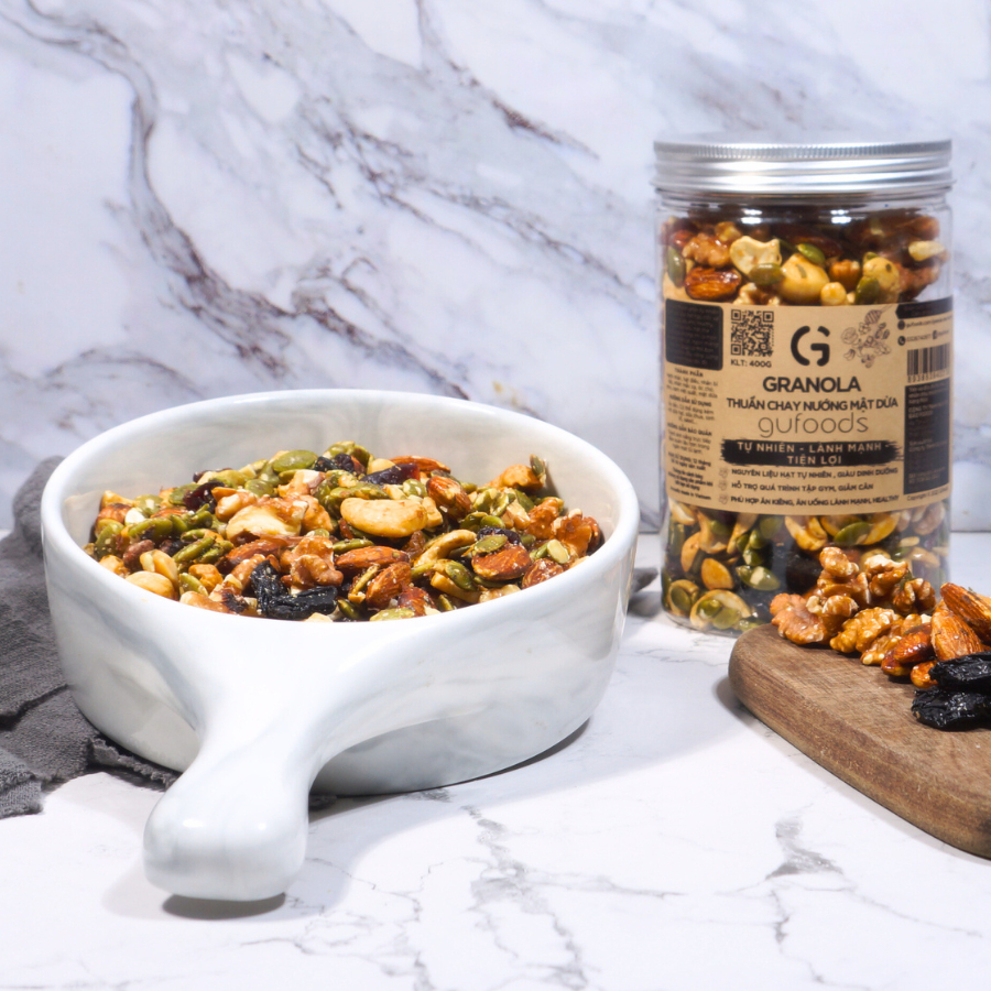 Combo 3 sản phẩm: Granola thuần chay (400g) + Snack gạo lứt phủ yến mạch (200g) + Bánh gạo lứt hữu cơ chia GUfoods (75g)