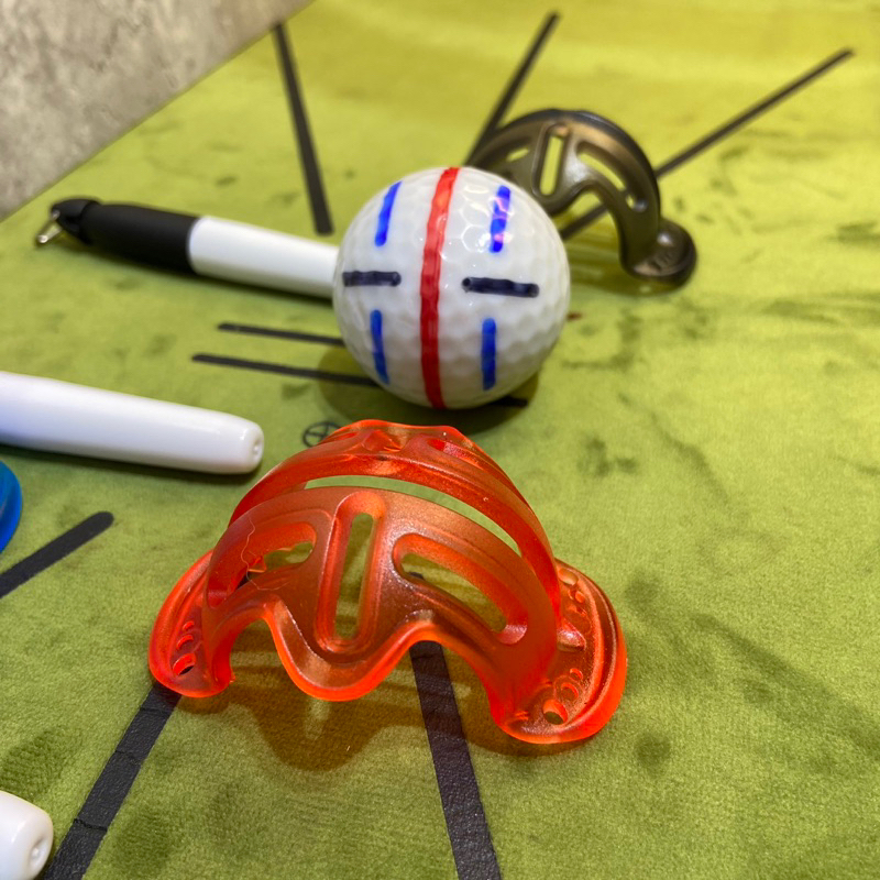 Dụng cụ kẻ like bóng Golf, tặng kèm 1 bút lông dầu.