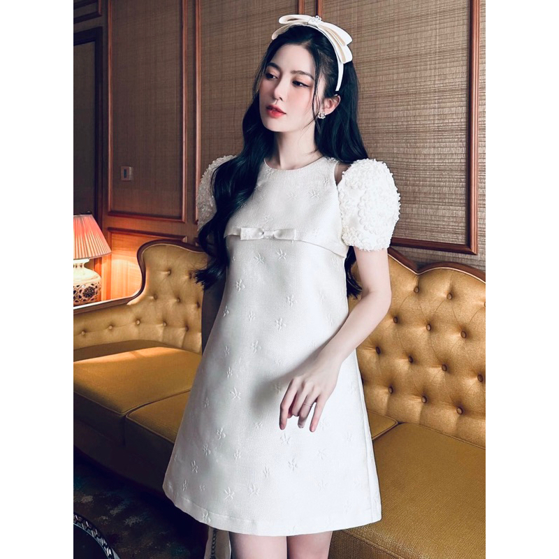 ĐẦM HOA NỔI NƠ NGỰC TAY REN KHOÉT VAI TRẮNG