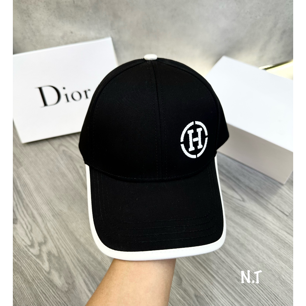 Mũ luỡi trai HM/ Nón kết HM cực chất, logo thêu nổi sắc nét, sẵn 2 màu Đen - Trắng y hình