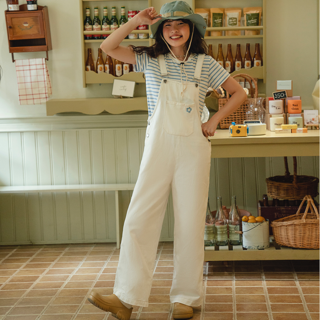 BLEUBIRD Quần yếm kaki trắng thêu hoa Hana Dungaree