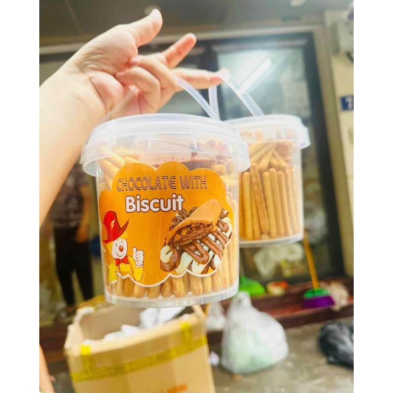 Bánh quy chấm sốt socola