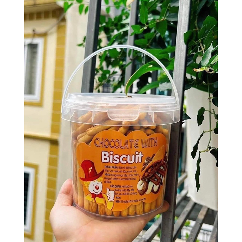 Bánh quy chấm sốt socola