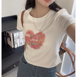 Áo thun nữ babytee form vừa họa tiết trái tim chữ QC