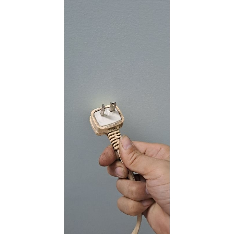 Phích cắm đúc liền dây nhật bãi