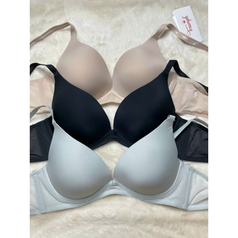 Áo Trumph Invisible inside out áo không gọng mút vừa là dòng áo cao cấp với chất liệu vải mềm nhẹ, kháng khuẩn.