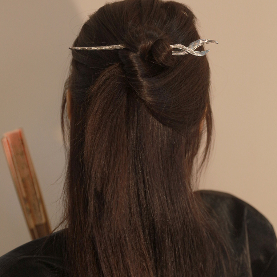 Trâm kim loại lông vũ búi tóc sang trọng đơn giản Tatitava