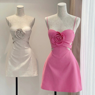 Đầm cúp 2 dây đính hoa cách điệu ở eo mùa hè xinh đẹp