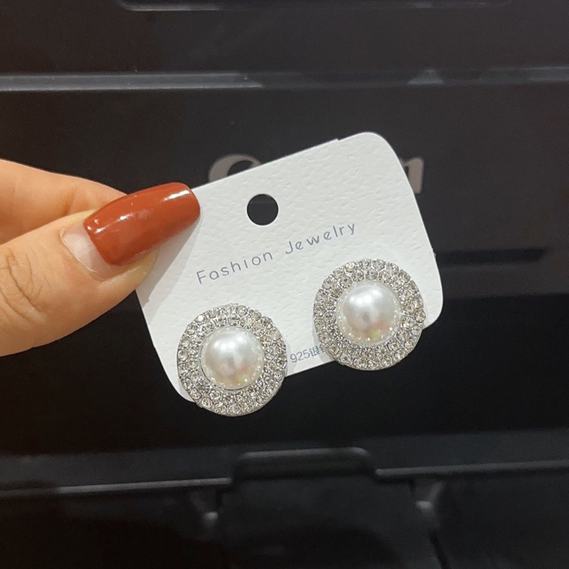 Hoa tai đá đính ngọc nhân tạo