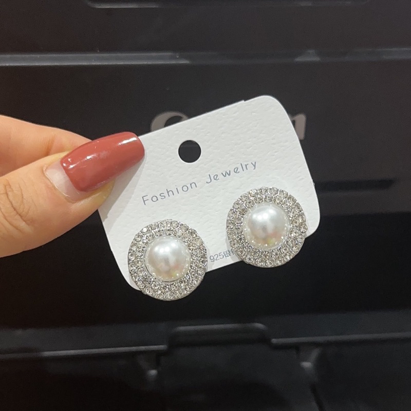 Hoa tai đá đính ngọc nhân tạo