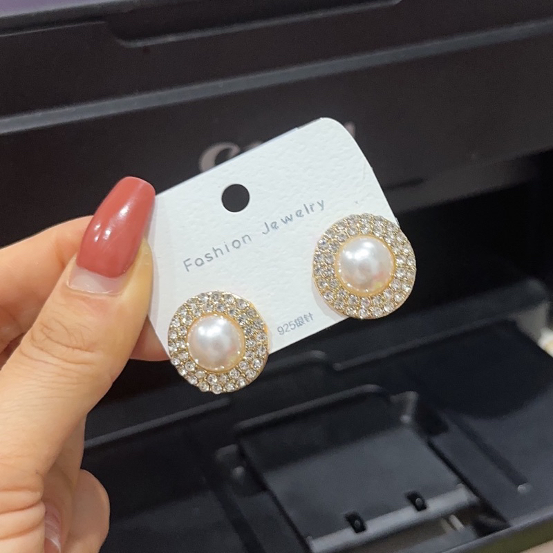 Hoa tai đá đính ngọc nhân tạo