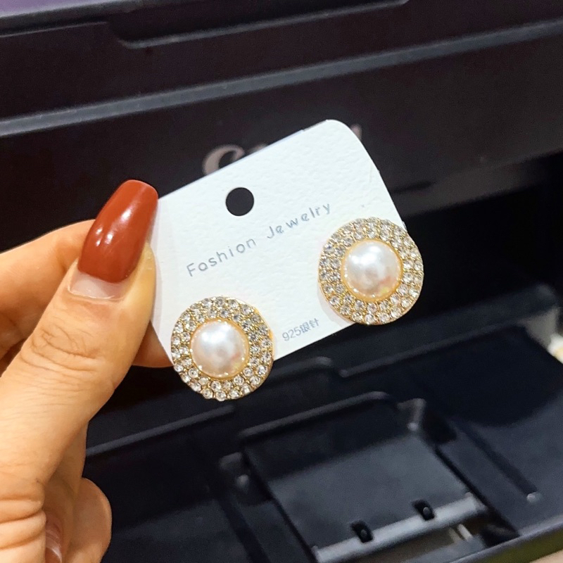 Hoa tai đá đính ngọc nhân tạo