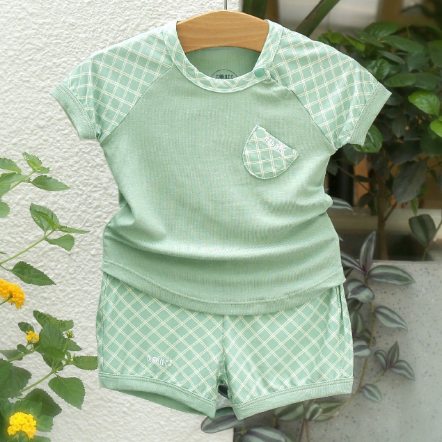 Bộ cộc tay bamboo sợi tre Hrnee Raglan phối kẻ cho bé 7.5kg đến 15.5kg