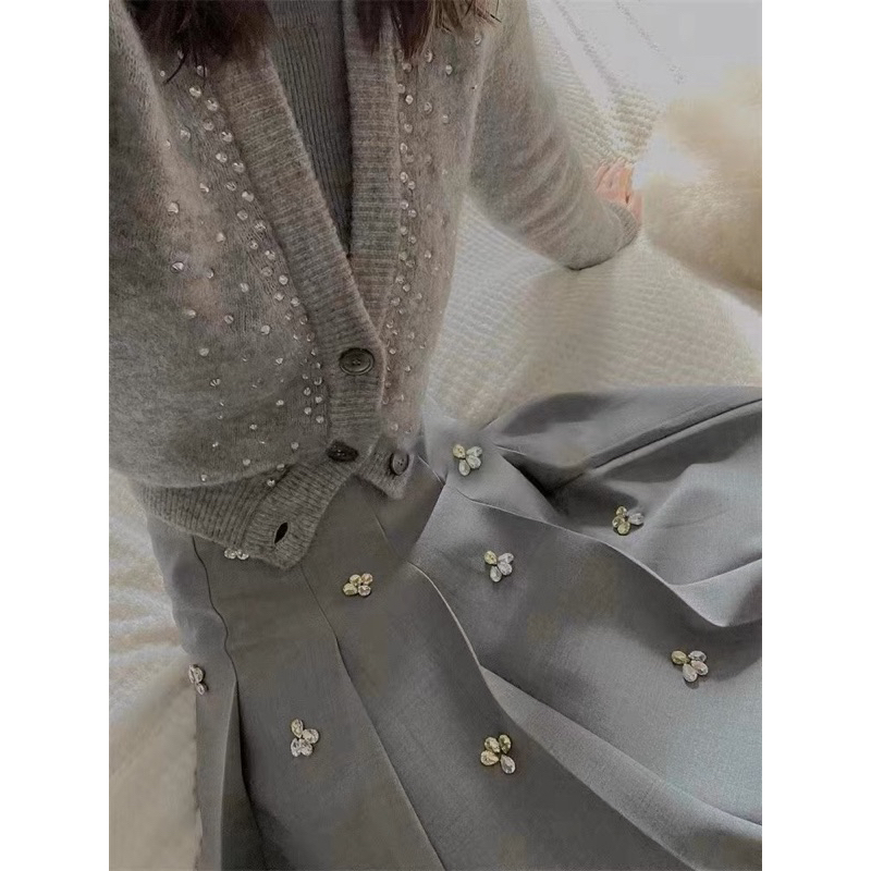 Chân váy midi xếp ly đính đá cao cấp  CV01