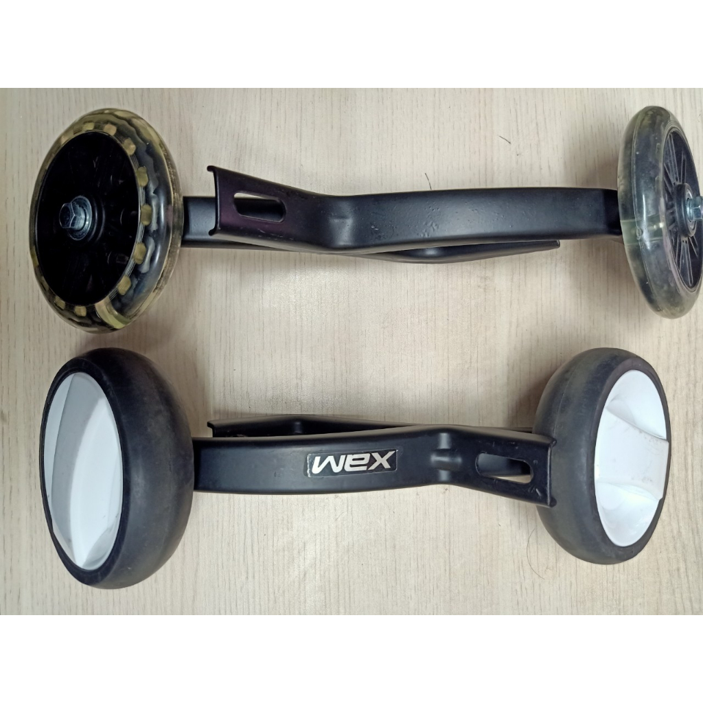 CẶP BÁNH PHỤ DÀNH CHO XE ĐẠP TRẺ EM TỪ CỠ 12-20 - CÓ ĐÈN LED PHÁT SÁNG