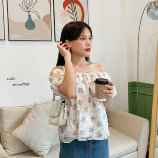 Áo kiểu ngắn tay hở vai trắng hoa hồng
