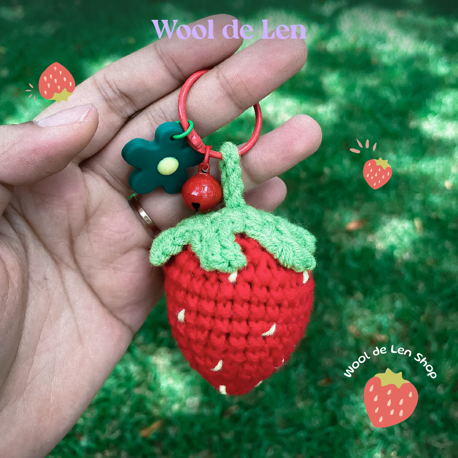 Móc khoá quả dâu đẹp bằng len handmade Wool de Len N05