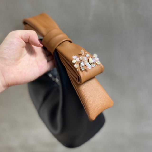 Chow bag màu ĐEN + nơ NÂU