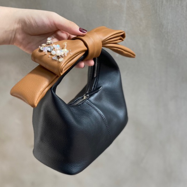 Chow bag màu ĐEN + nơ NÂU