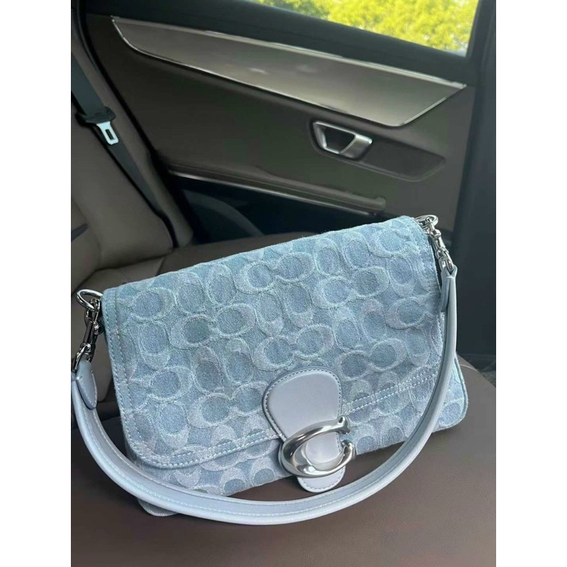 Túi đeo chéo Coach Soft Tabby chất dehim