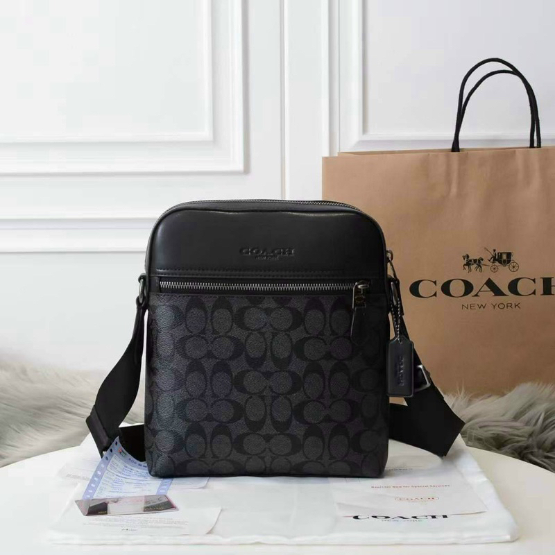 Túi đeo chéo nam Men Coach Houston vừa ipad