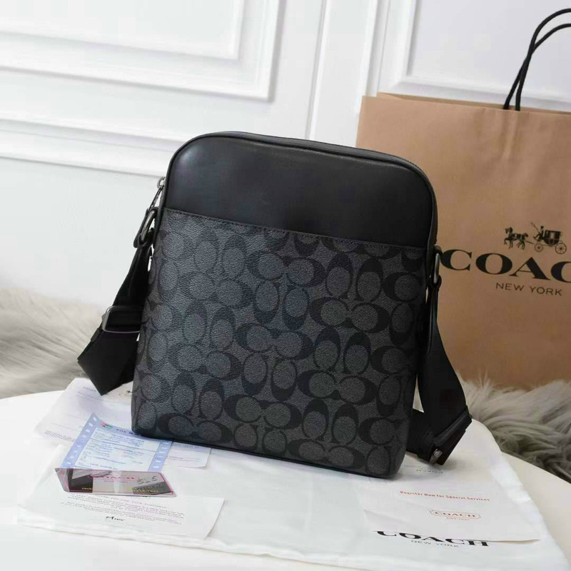 Túi đeo chéo nam Men Coach Houston vừa ipad
