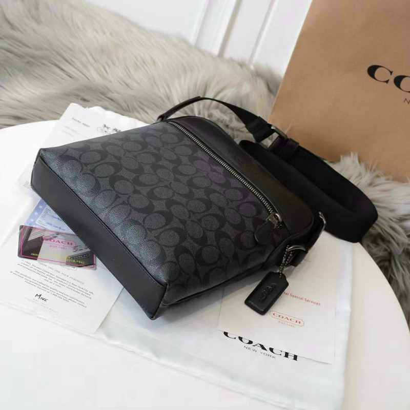 Túi đeo chéo nam Men Coach Houston vừa ipad