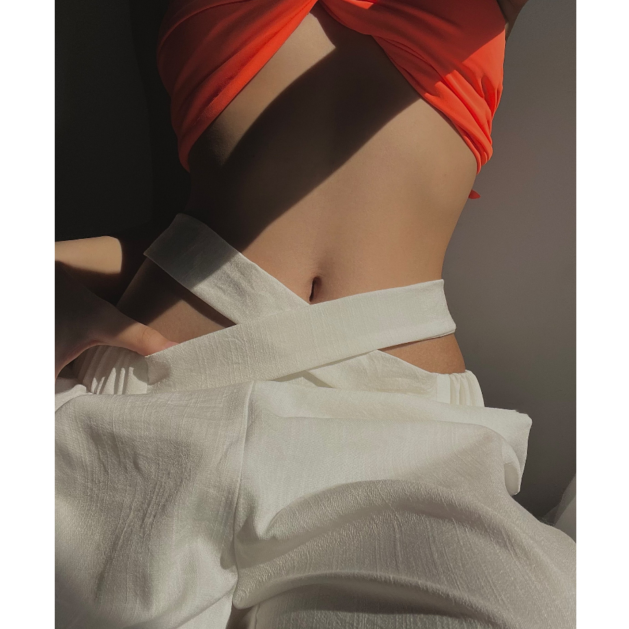 Quần linen trắng ống rộng Queen Swimsuits (form trễ)