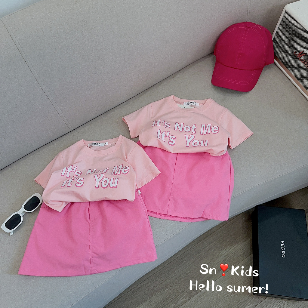 Set váy hồng it's not me bé gái