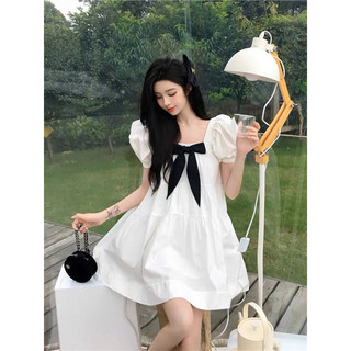 Đầm babydoll trắng kèm nơ đen