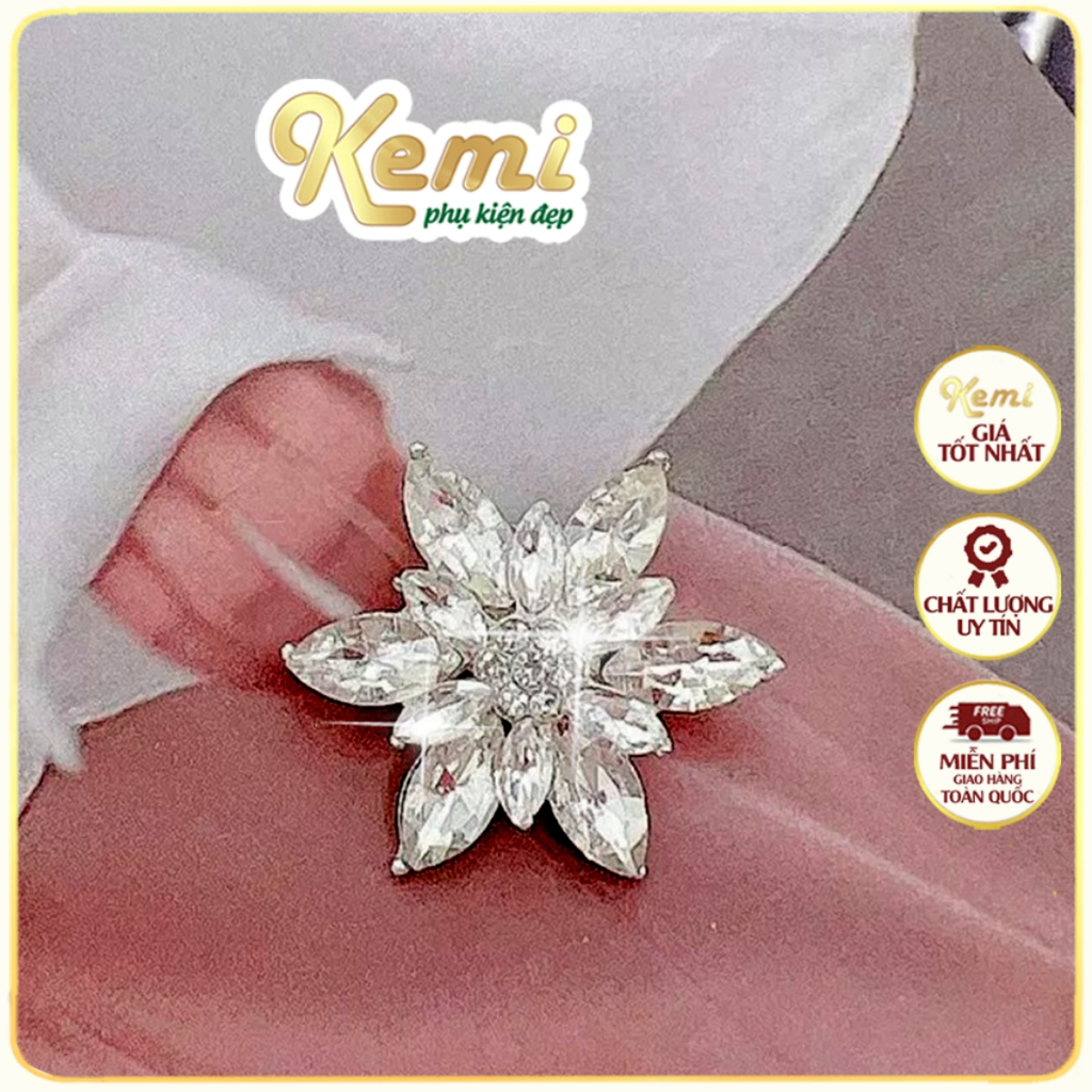 Tag cài áo hoa thủy tiên đính đá 3D sáng lấp lánh có đế cài - phụ kiện thời trang
