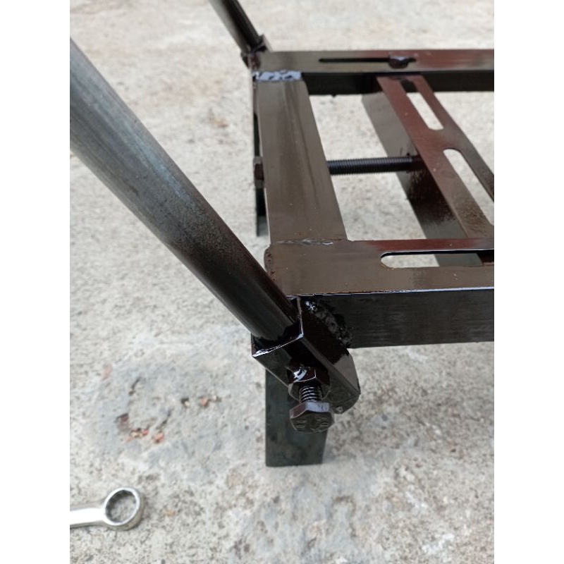 Chân máy rửa xe khung V4 dày