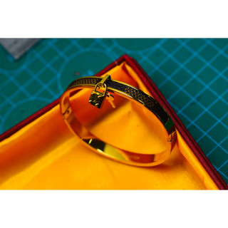 Vòng đeo tay dán da (Phụ kiện Luxury)