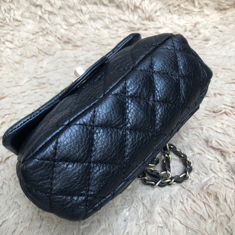 Túi chuẩn si. Túi qua sử dụng. Khách vui lòng xem hình nếu muốn biết thêm thông tin sản phẩm mời khách vô chat . Thanks.