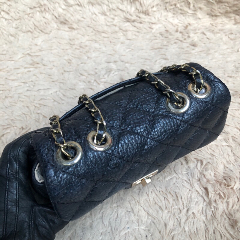 Túi chuẩn si. Túi qua sử dụng. Khách vui lòng xem hình nếu muốn biết thêm thông tin sản phẩm mời khách vô chat . Thanks.