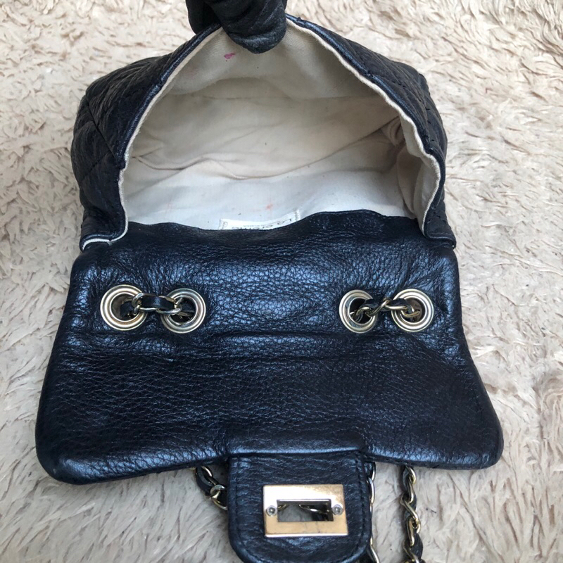 Túi chuẩn si. Túi qua sử dụng. Khách vui lòng xem hình nếu muốn biết thêm thông tin sản phẩm mời khách vô chat . Thanks.