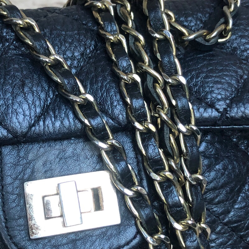 Túi chuẩn si. Túi qua sử dụng. Khách vui lòng xem hình nếu muốn biết thêm thông tin sản phẩm mời khách vô chat . Thanks.