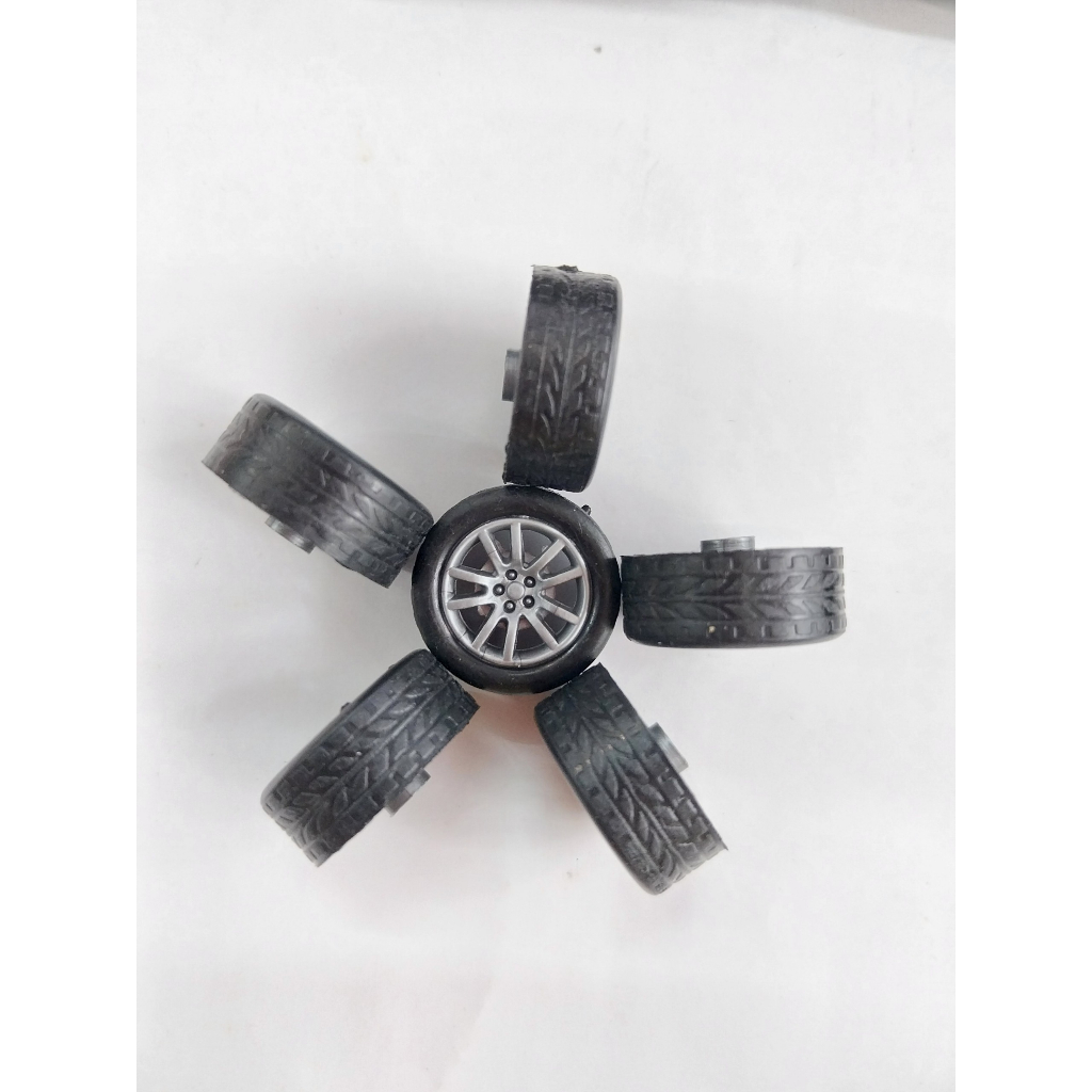 Bánh xe caosu đường kính 18mm trục 2mm bền bỉ chế tạo xe đồ chơi