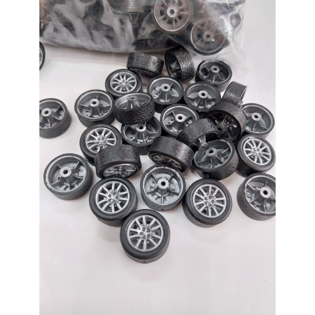 Bánh xe caosu đường kính 18mm trục 2mm bền bỉ chế tạo xe đồ chơi