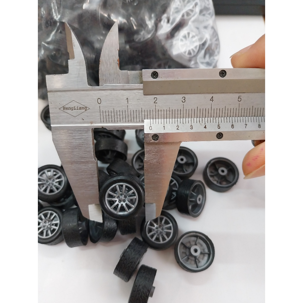 Bánh xe caosu đường kính 18mm trục 2mm bền bỉ chế tạo xe đồ chơi