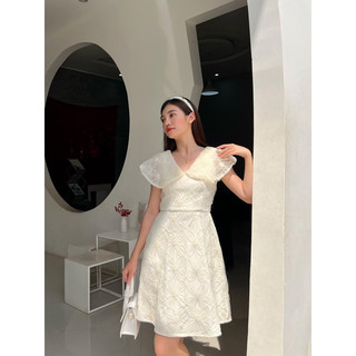 Ceci Cela - Đầm ren kem nữ tính Lacy